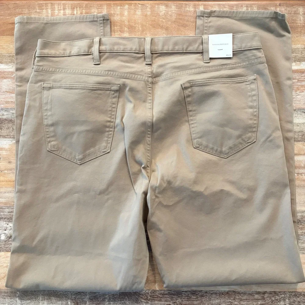 Banana Republic Mens Straight Fit Traveler Pant Khaki Tan Italian Fabric 40x34